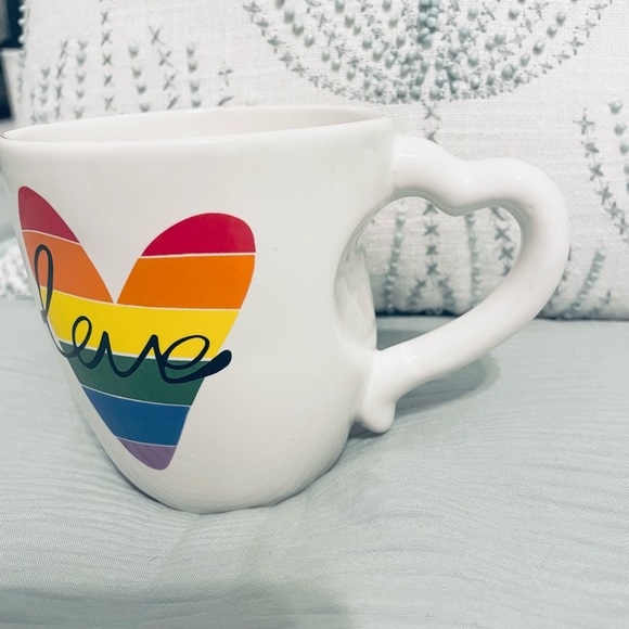 NWT Love Rainbow Mug with Heart Shaped Handle - Picture 2 of 4